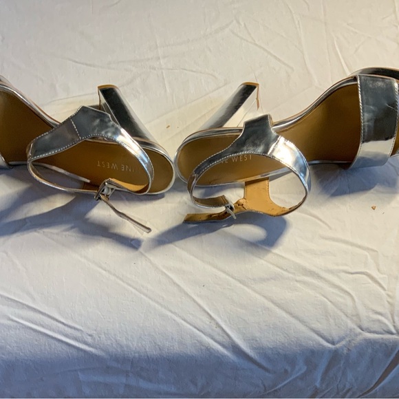 Nine West Silver platform heel. New without box - Picture 5 of 9